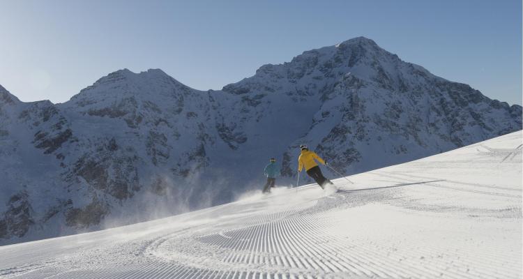 Zwei Skifahrer